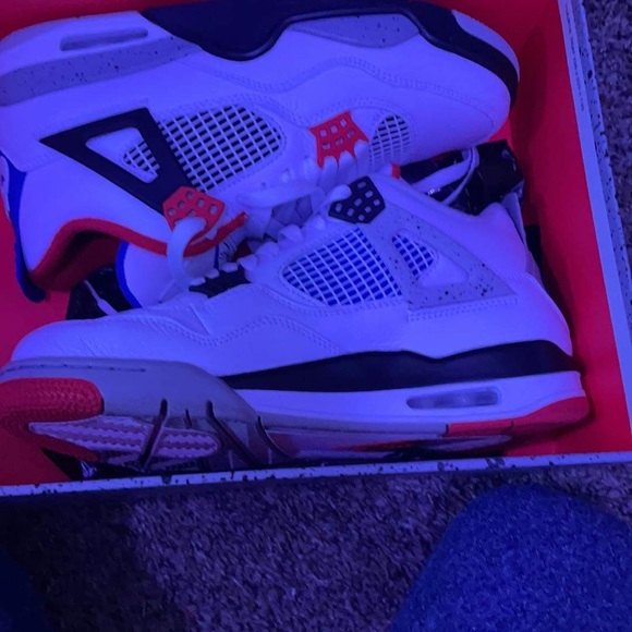 Retros - Picture 9 of 16